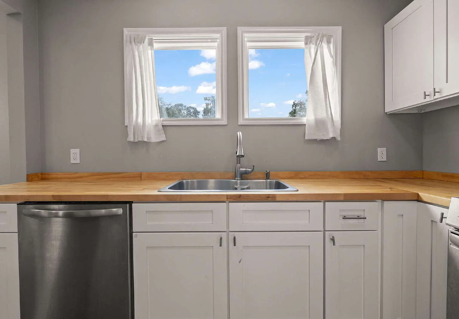 3 bed, 1.5 bath, 1800 sqft, $2,500 — Photo 3