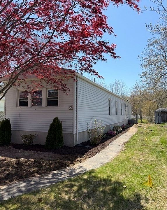 1st image of 7 Chestnut Cir