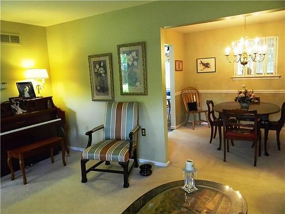 LIVING RM. & DINING RM.