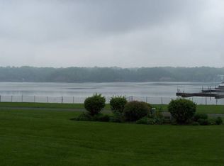 320 Bay Village Dr, Rochester, NY 14609