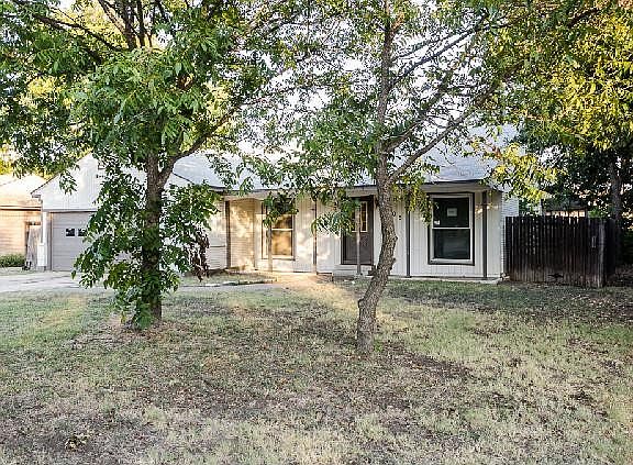 3rd image of 305 Nottingham Dr