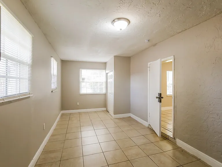 2730 NW 23rd St — Photo 11