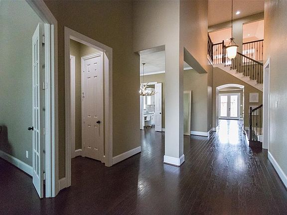 2nd image of 5211 Jackson Park Ln
