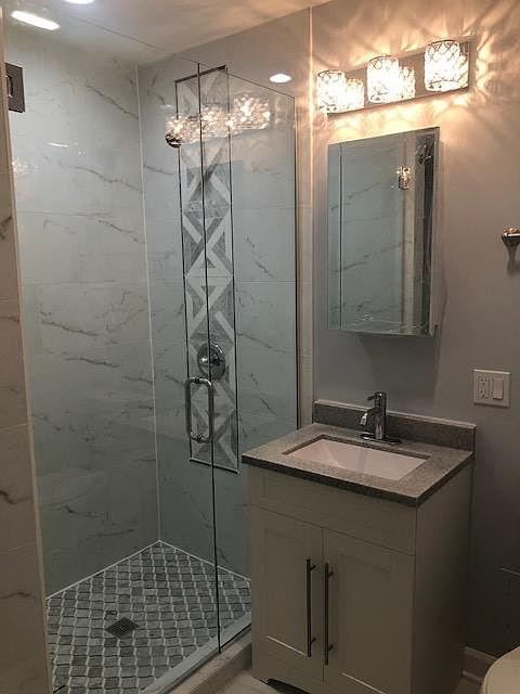 1st image of 4552 N Claremont Ave APT 3