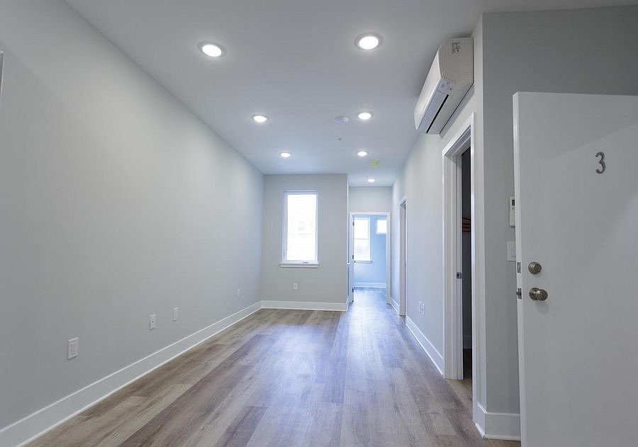 2nd image of 5419 Lansdowne Ave #3