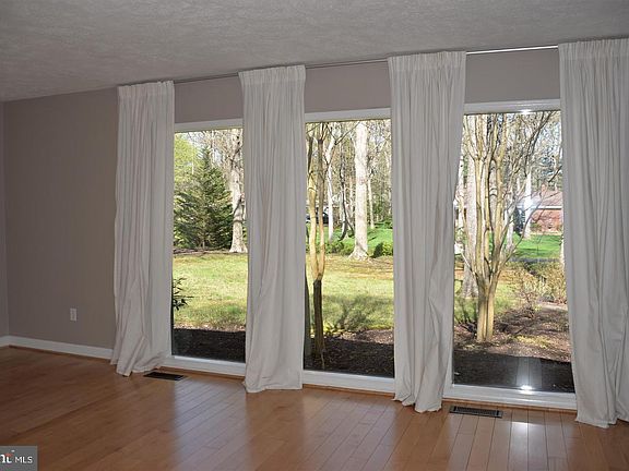 5th image of 13121 Chapel Hills Dr