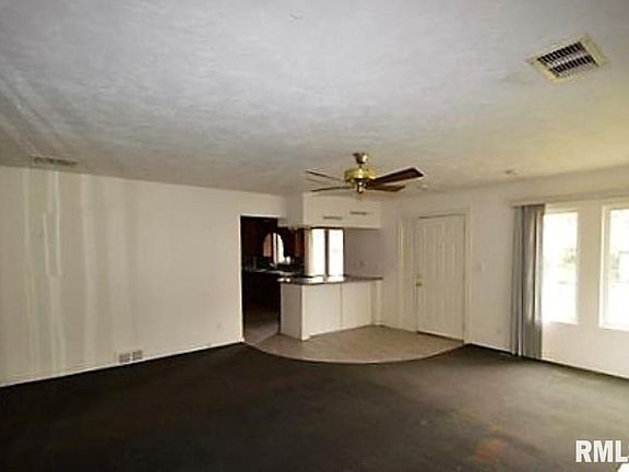 5th image of 4222 Fairview Dr