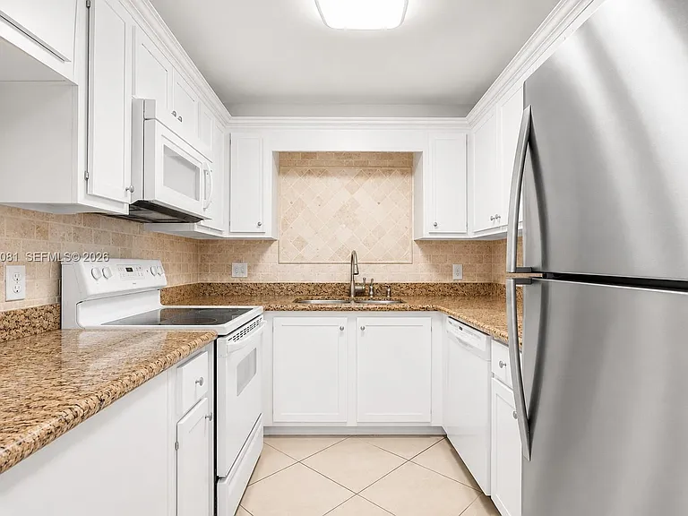5961 N Falls Circle Dr #309 — Photo 2