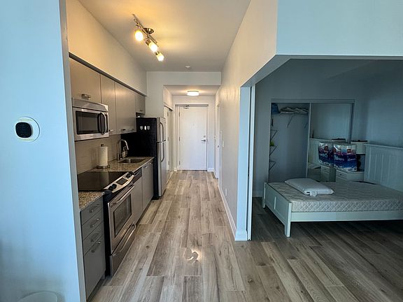 3rd image of 832 Bay St #1707