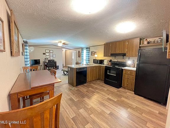 4th image of 315 Young Rd