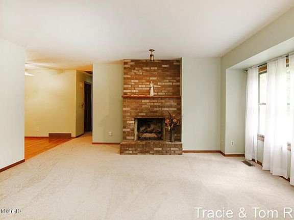4th image of 8824 Castle Hill Dr NE