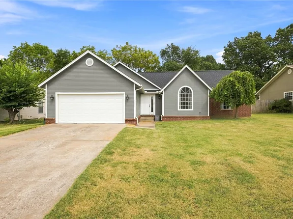 1856 N Salem Rd, Fayetteville, AR 72704