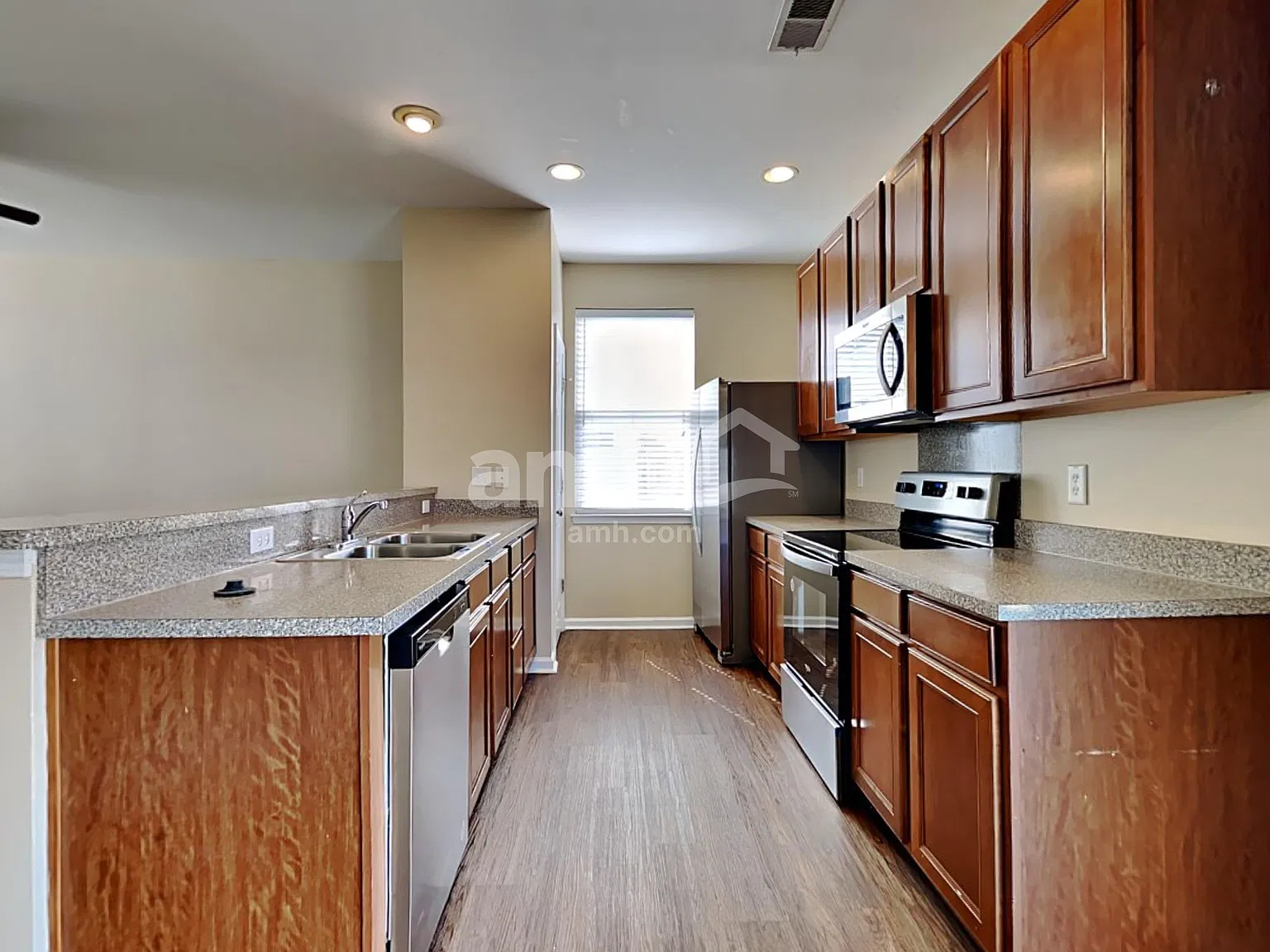 3 bed, 2.5 bath, 1500 sqft, $2,090 — Photo 3