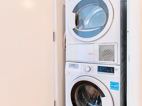 4th image of 144-74 Northern Blvd #6G