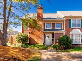 656 Cobblestone Sq, Louisville, KY 40223