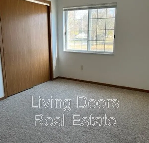 607 S Washington St #8 — Photo 7
