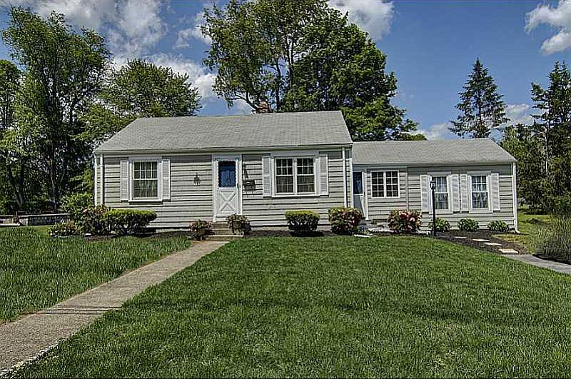 1st image of 10 Mayfield Dr