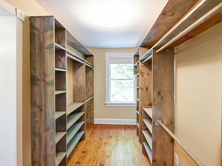 Picture when completely empty (no fabric bins)