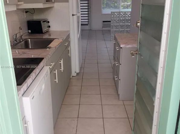 6490 Collins Ave APT 18, Miami Beach, FL 33141