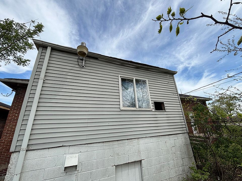2nd image of 917 E 19th Ave