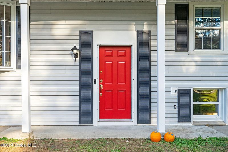 3rd image of 5 Comely Lane