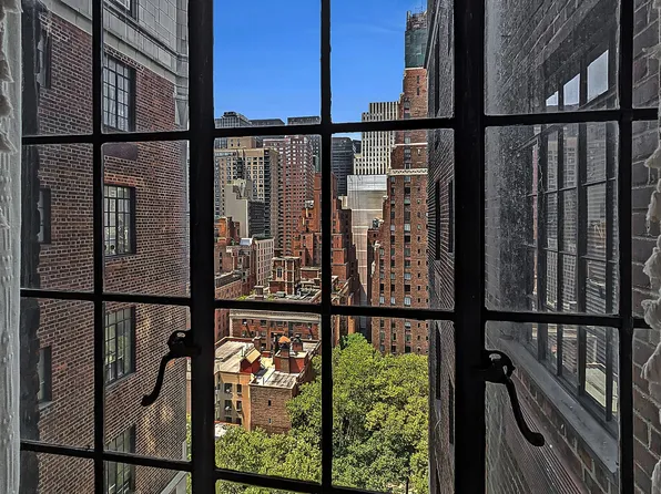 25 Tudor City Place image 3 of 18