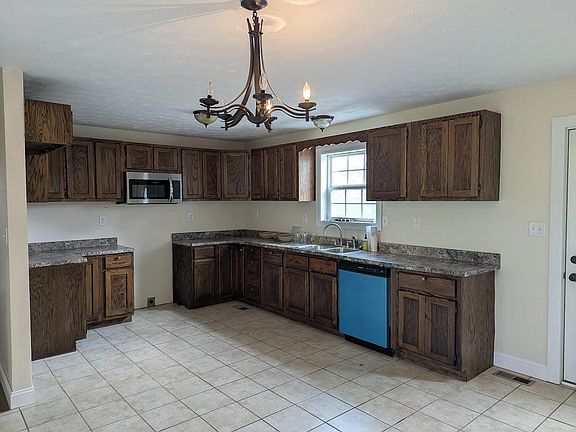 3rd image of 201 Union St