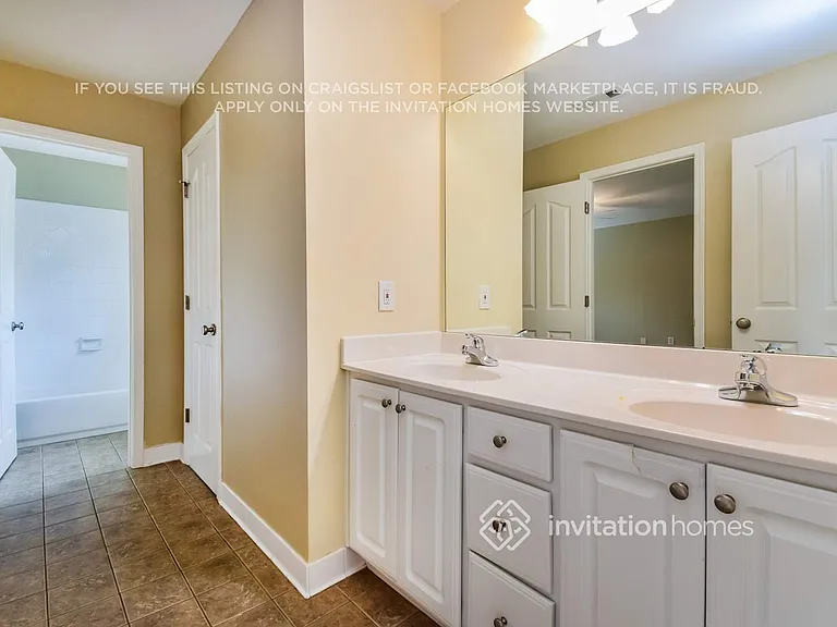 660 Brittany Manor Ln — Photo 17