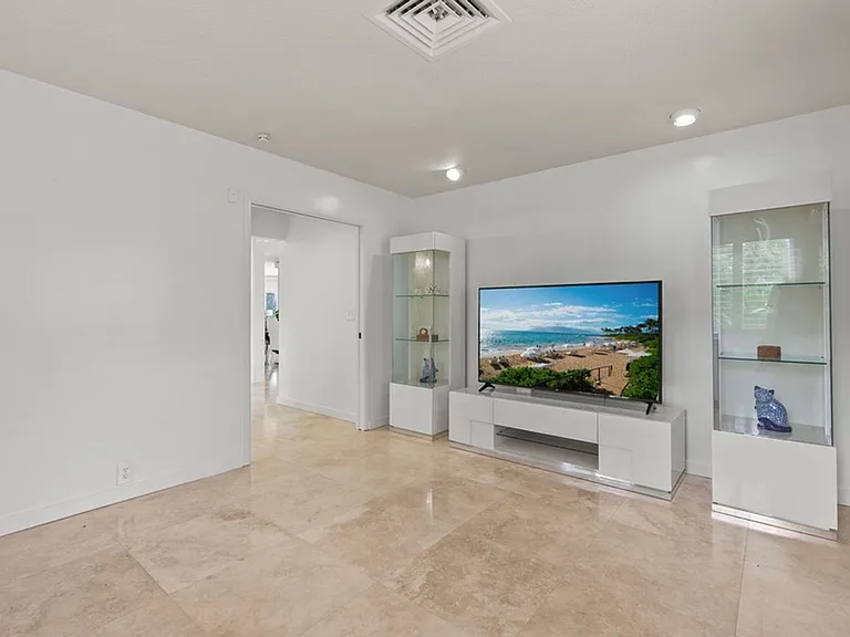 5641 Kalanianaole Hwy — Photo 18