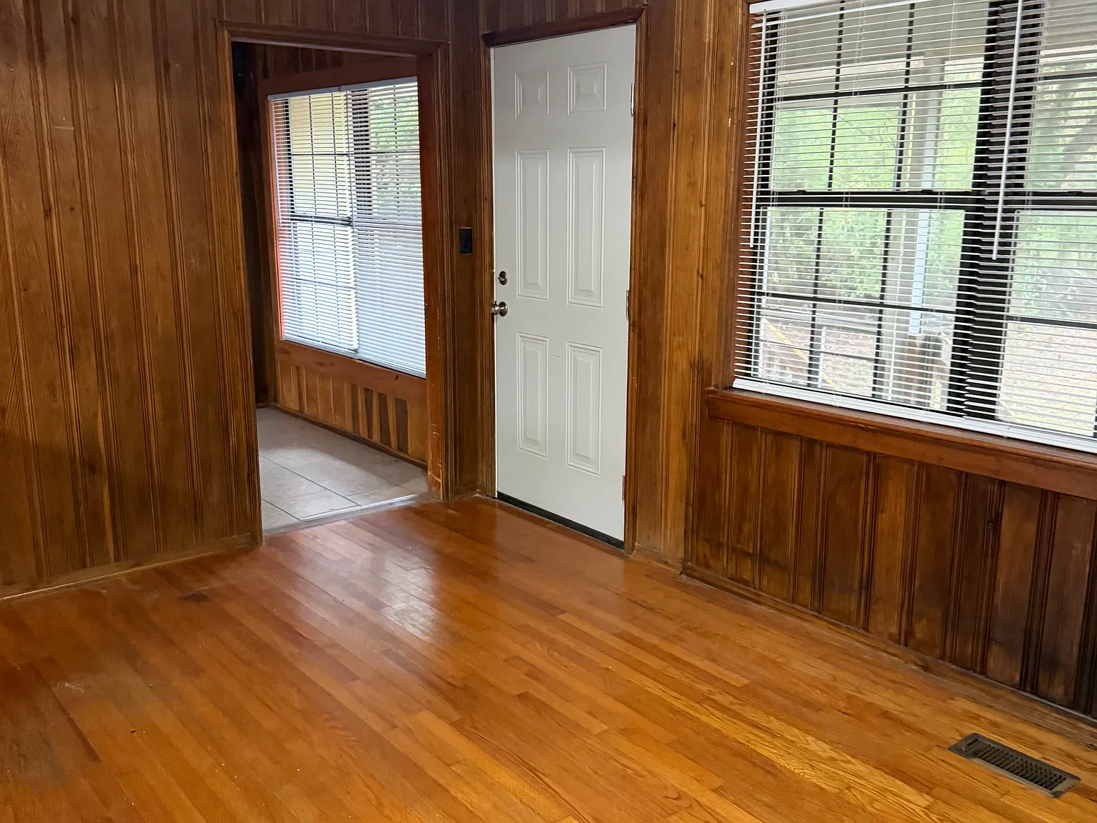 2305 Hamill Rd — Photo 3