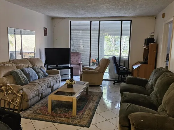 2851 Somerset Dr APT 201, Lauderdale Lakes, FL 33311