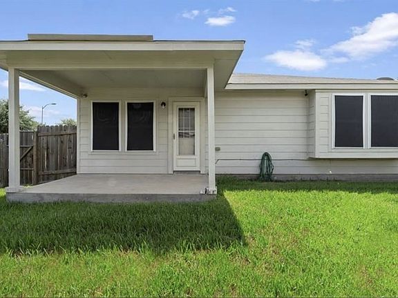 3rd image of 4806 Montclair Hill Ln