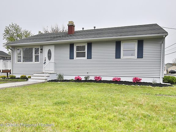 2nd image of 637 S End Ave