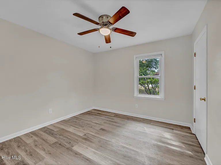 917 Wordsworth Dr — Photo 11