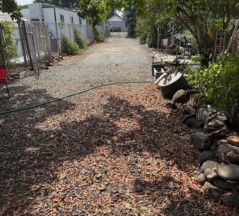 5th image of 141 E Bryan Ave