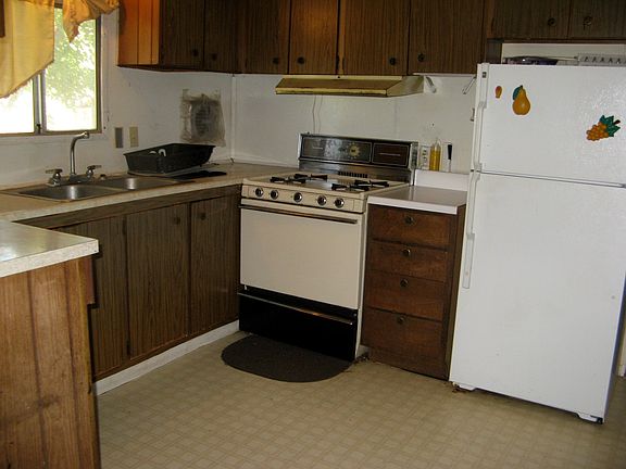 4th image of 675 Melody Ln NW