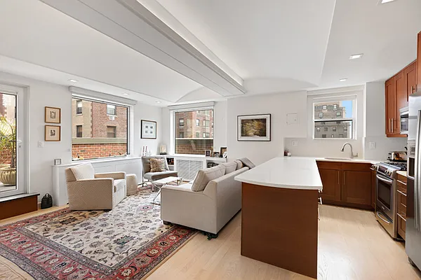 Sold by Compass | media 18