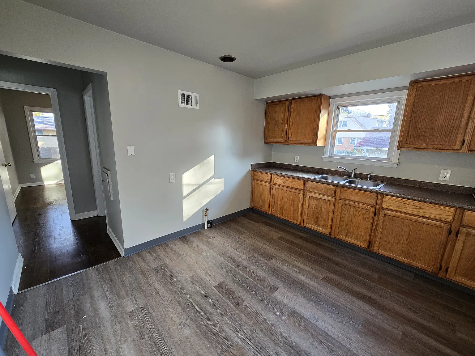 3 bed, 1000 sqft, $1,450 — Photo 3