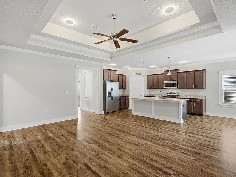 425 Pemberton Ln — Photo 10