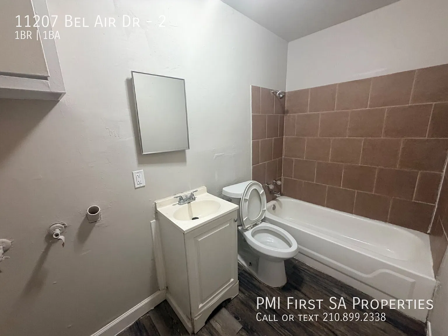 Fourplex one bedroom unit is ready to move in in Castle Hill. — Photo 4