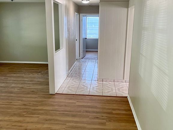 4th image of 1917 Hemlock Dr