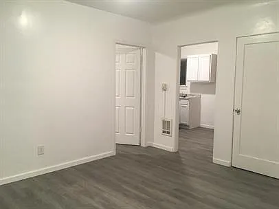 Close Id - 20 Ne Main Street - Lb — Photo 3