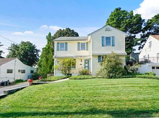 81 Kathwood Rd, Yonkers, NY 10710