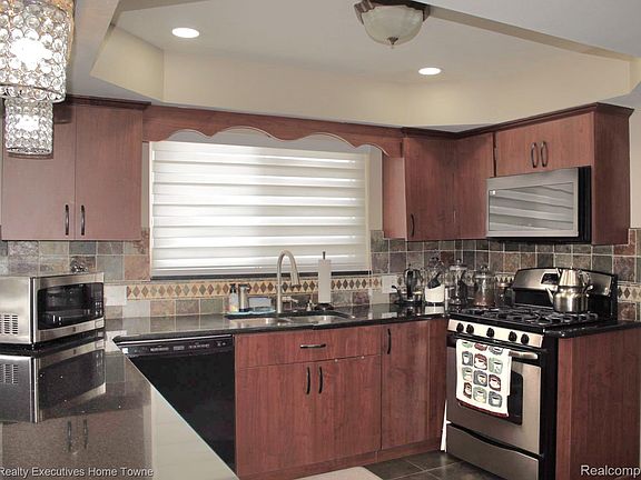 2nd image of 5012 Fleming Ct