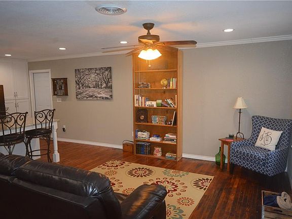 3rd image of 153 Bowie St