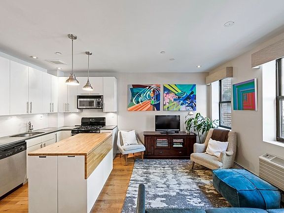 3rd image of 82 Green St APT 1