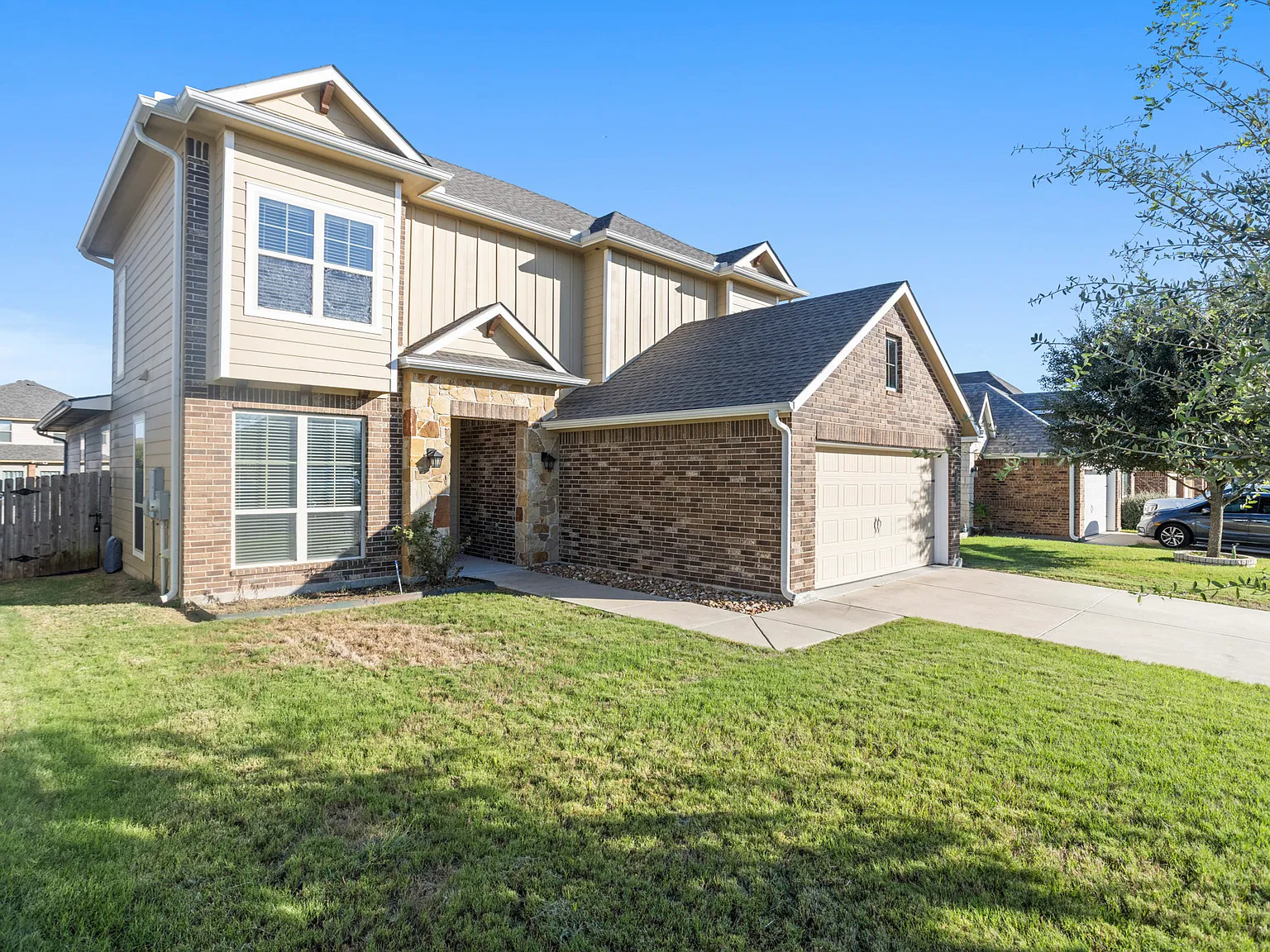 5 bed, 3089 sqft, $2,495 — Photo 3