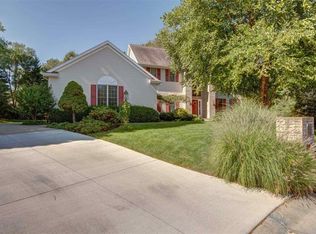60710 Crown Ridge Ct, South Bend, IN 46614