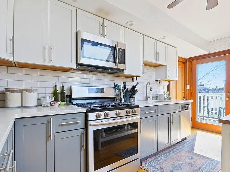 57 Harbor View St #3 — Photo 9
