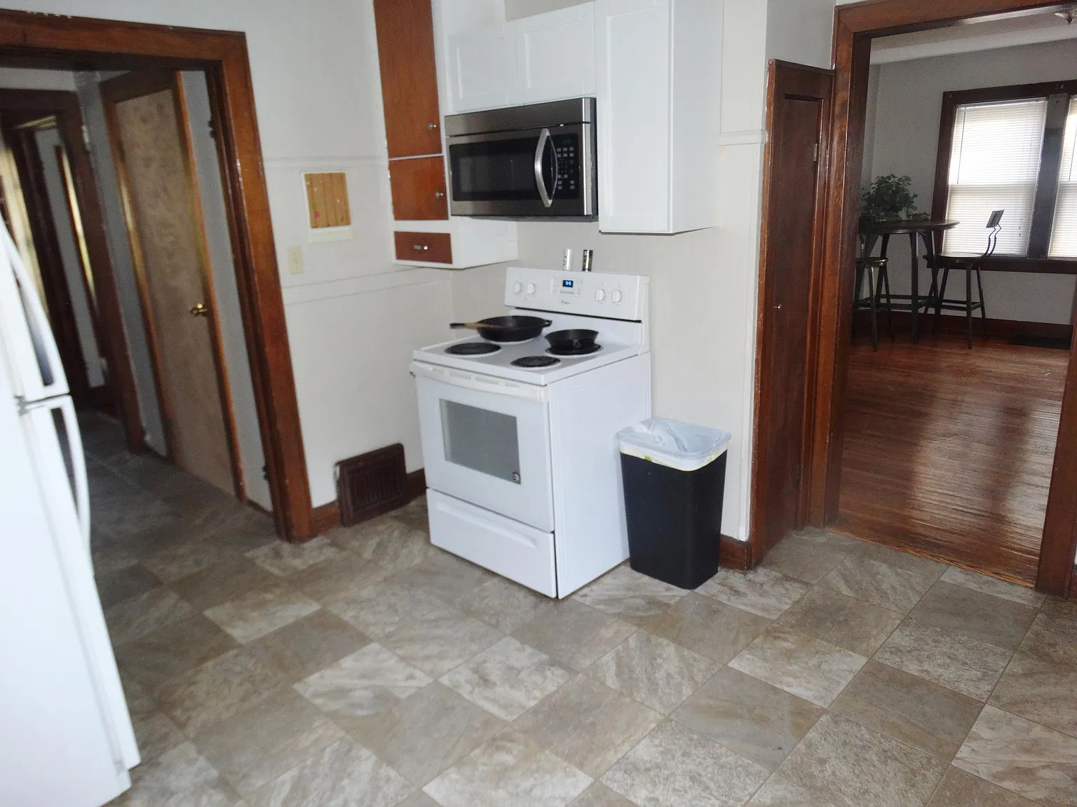 6 bed, 1960 sqft, $1,850 — Photo 4